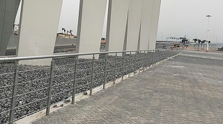 港珠澳大桥东岛采用铝合金护栏